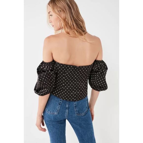 URBAN OUTFITTERS Sun Print Satin Off The Shoulder Top Size Small - Picture 6 of 7